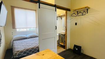 Studio, 1 Double Bed, Non Smoking, Private Bathroom | Free WiFi