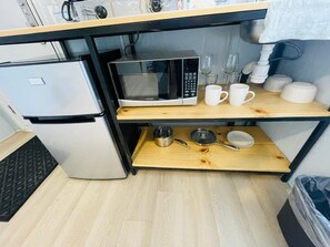 Studio, 1 Katil Kelamin (Double), Non Smoking, Private Bathroom (H) | Dapur peribadi | Peti sejuk mini, ketuhar gelombang mikro, dapur 