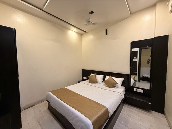 Deluxe Double Room, City View | Soundproofing, free WiFi - Hotel City Palace (Ujjain)