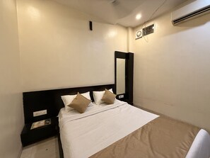 Deluxe Double Room, City View | Soundproofing, free WiFi - Hotel City Palace (ujjain)