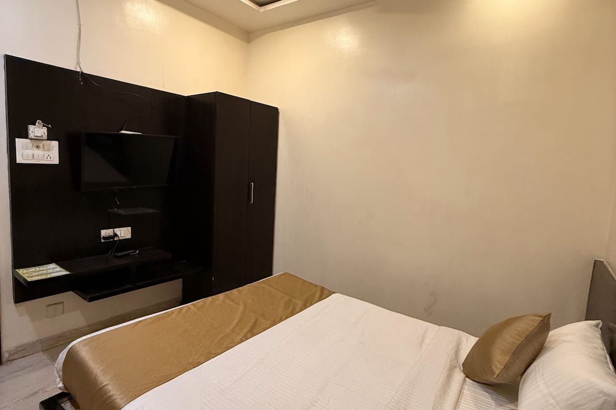 Deluxe Double Room, City View | Soundproofing, free WiFi