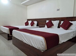 Desk, free WiFi - SS Paradise Residency (Tiruvannamalai)