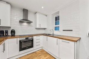 Private kitchen - Modern 2 bed close to Big Ben (Greater London)