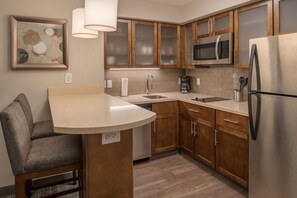 Fridge, microwave, stovetop, dishwasher