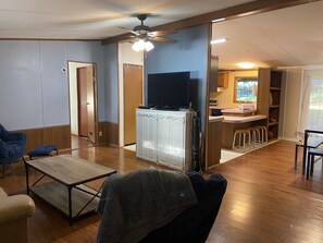 Smart TV - Welcome to Somewhere on a Lake, a 3BR/2BA waterfront retreat on Lake Palo Pinto. (Gordon)
