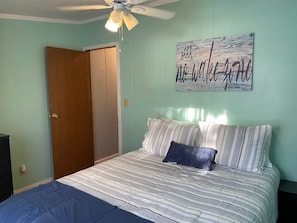 3 bedrooms, free WiFi, bed sheets - Welcome to Somewhere on a Lake, a 3BR/2BA waterfront retreat on Lake Palo Pinto. (Gordon)