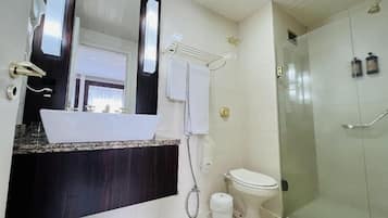 Apartamento, vistas a la ciudad | Baño