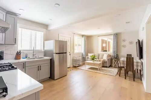 Charming 2-bedroom apartment in lovely Daly City perfect for relaxing