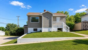 Exterior - Explore the Black Hills from This Cozy 2BR Stay (Rapid City)