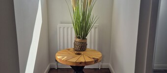 Home from Home - Entire 1 bed House, Parking, Sky TV, Fast Fibre, London Train.