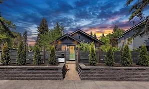 Exterior - Bluebird Day - Box Factory Bungalow, A charming 2-bedroom retreat. (Bend)