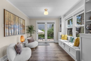 TV, fireplace - Bluebird Day - Box Factory Bungalow, A charming 2-bedroom retreat. (Bend)