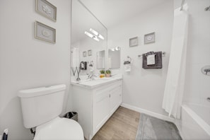 Hair dryer, towels, soap, shampoo - OneLuxStay Coastal 2BR Near Beach (Torrance)