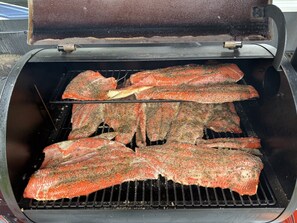 Food and drink - Soldotna Silver Tip Lodge —  New Alaska Log Home Blocks from Kenai River Fishing (Soldotna)