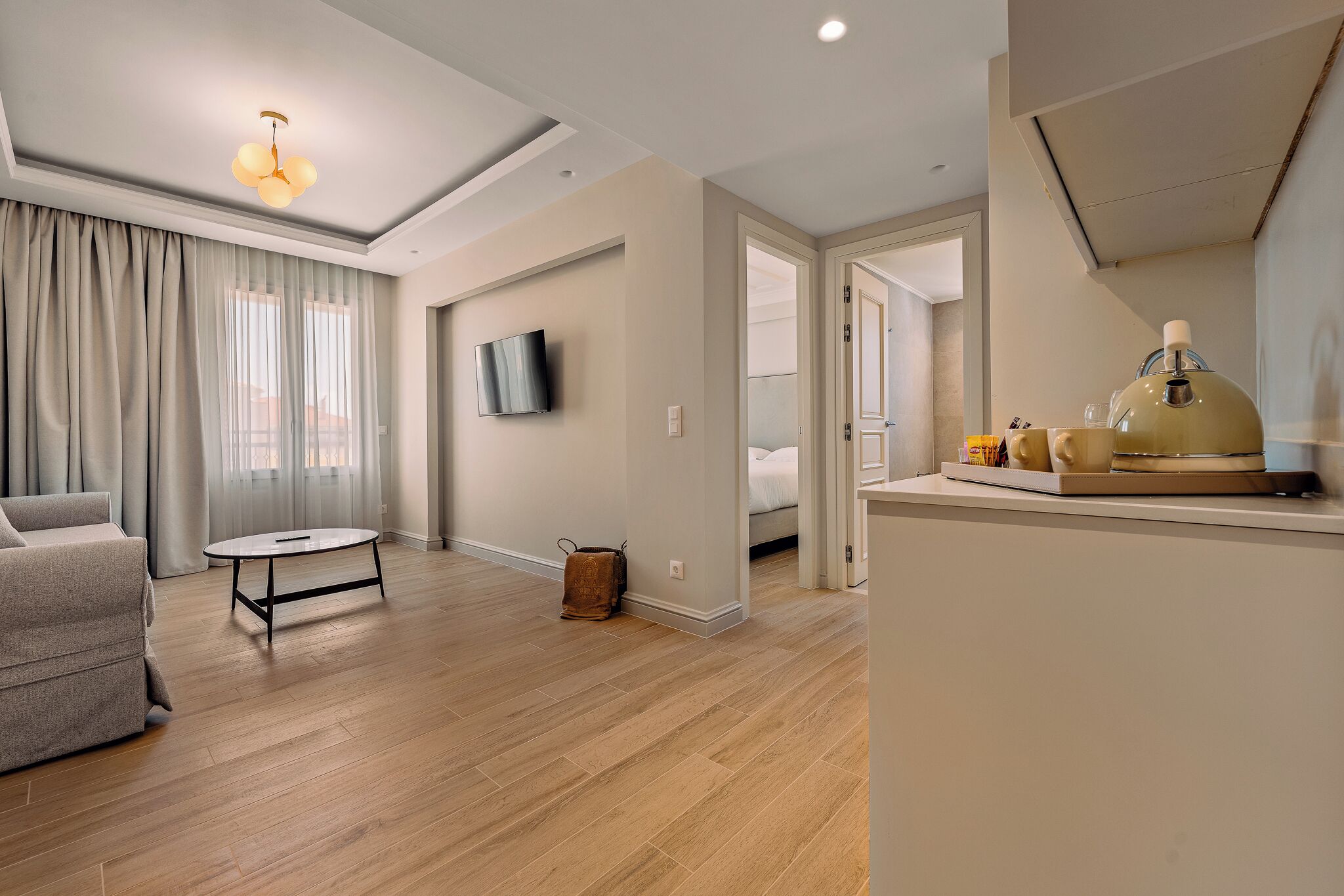 Deluxe Suite | In-room safe, blackout drapes, soundproofing, free WiFi