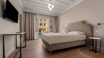 Deluxe Junior Suite, Pool Access | Zimmersafe, Verdunkelungsvorhänge, schallisolierte Zimmer