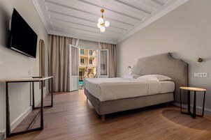 Deluxe Junior Suite, Pool Access | Caja fuerte, cortinas opacas, sistema de insonorización y wifi gratis
