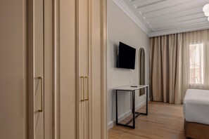 Caja de seguridad en la habitación y cortinas blackout 