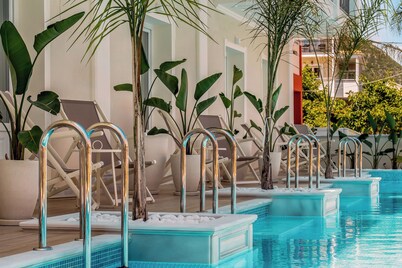 Royal Nidri Suites