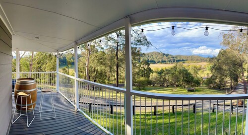 Putty Creek country house stay, Indoor and outdoor kitchen, views, wild life