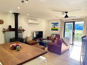 Living area - Country house stay, Indoor and outdoor kitchen, views, abundant wildlife. (Putty)
