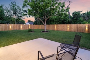 Terrace/patio - 2-bedroom house in welcoming Houston with cool AC and comfort (Houston)