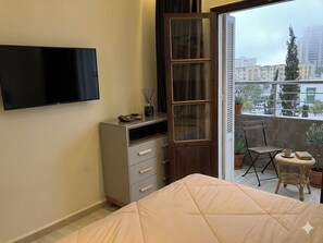 WiFi, bed sheets