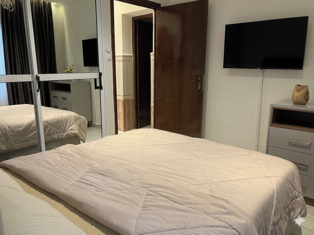 WiFi, bed sheets