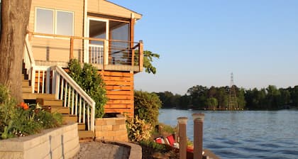 Private Lakefront Retreat Dock, Kayaks & Firepit