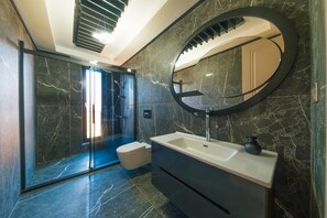 Villa Deluxe, vista piscina | Bagno | Asciugacapelli, asciugamani