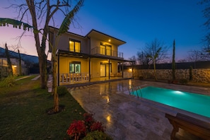 Villa Deluxe, vistas a la piscina | Terraza o patio