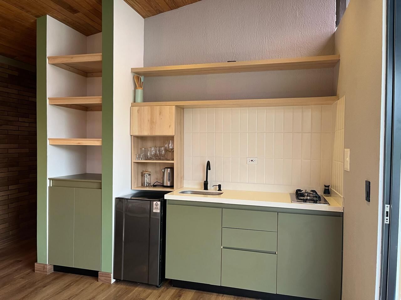 Luxury Cottage, Lake View | Private kitchen
