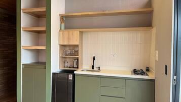 Luxury Cottage, Lake View | Private kitchen