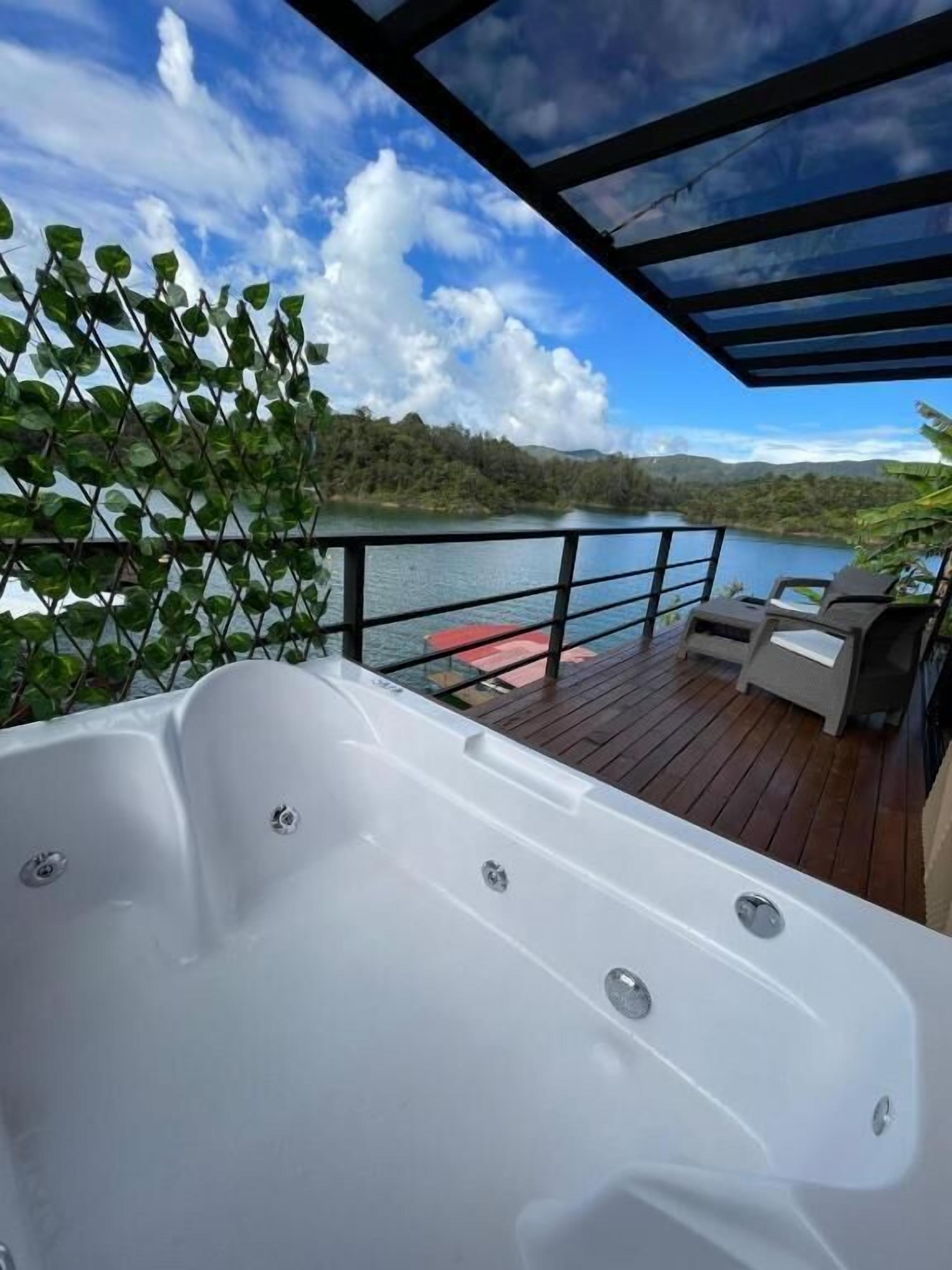 Bañera de hidromasaje exterior