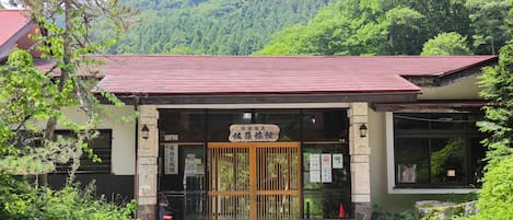 Esterni
