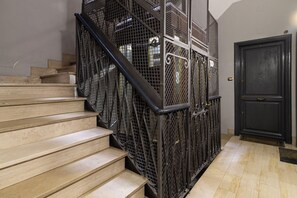 Interior - Vrbo Property (Roma)