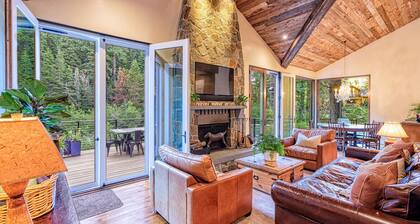 Truckee River House | Sleeps 10 | Min to Palisades