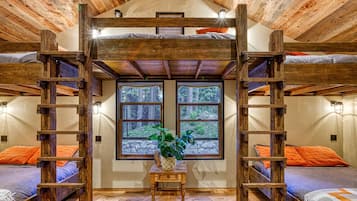 3 Schlafzimmer, Schreibtisch, Bügeleisen/Bügelbrett, Reisekinderbett