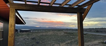Cottontail Cottage-Peaceful 1-bedroom cottage with AC in charming Lander