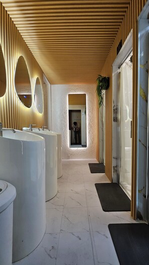 Spa - Victory House (Los Angeles)