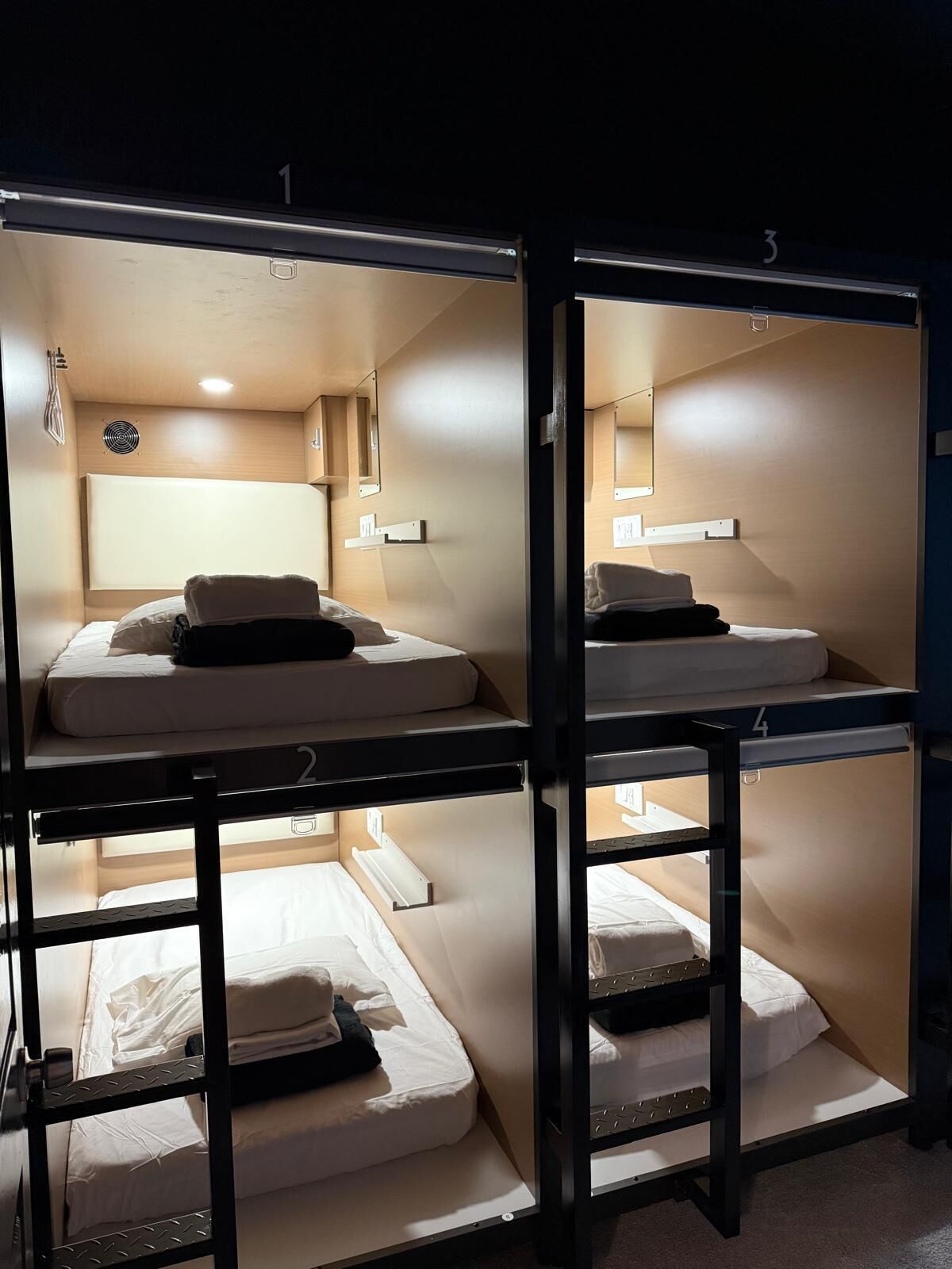 Dormitorio compartido básico, dormitorio mixto | Wifi gratis y ropa de cama