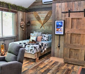 WiFi, bed sheets - The Cozy Moose Cabin At Fox Pass Cabins (Garland County)