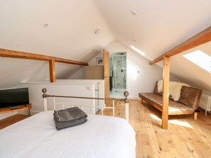 Iron/ironing board, WiFi, bed sheets - The Coach House, Cranwell Village, Lincolnshire. (Cranwell Village)
