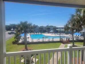Property grounds - Location!! Convenient 1-bedroom apartment with AC in Atlantic Beach, Sleeps 4. (Atlantic Beach)
