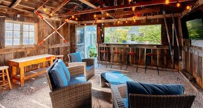 Aurora Cottage | Game Shed & Yard 2BR HOME Downtown & TART Trail | Grill