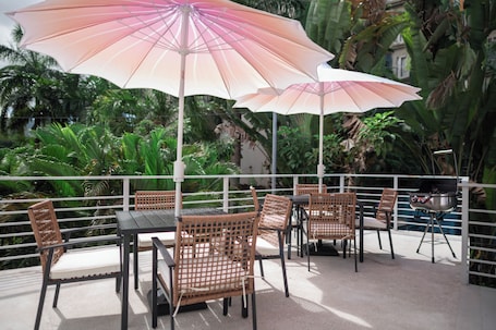 Outdoor dining. La Selva Boutique Hotel