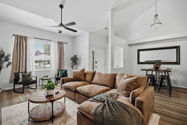 TV, video games, offices - Modern Organic Townie | King Bed & Jacuzzi Tub (Fort Collins)