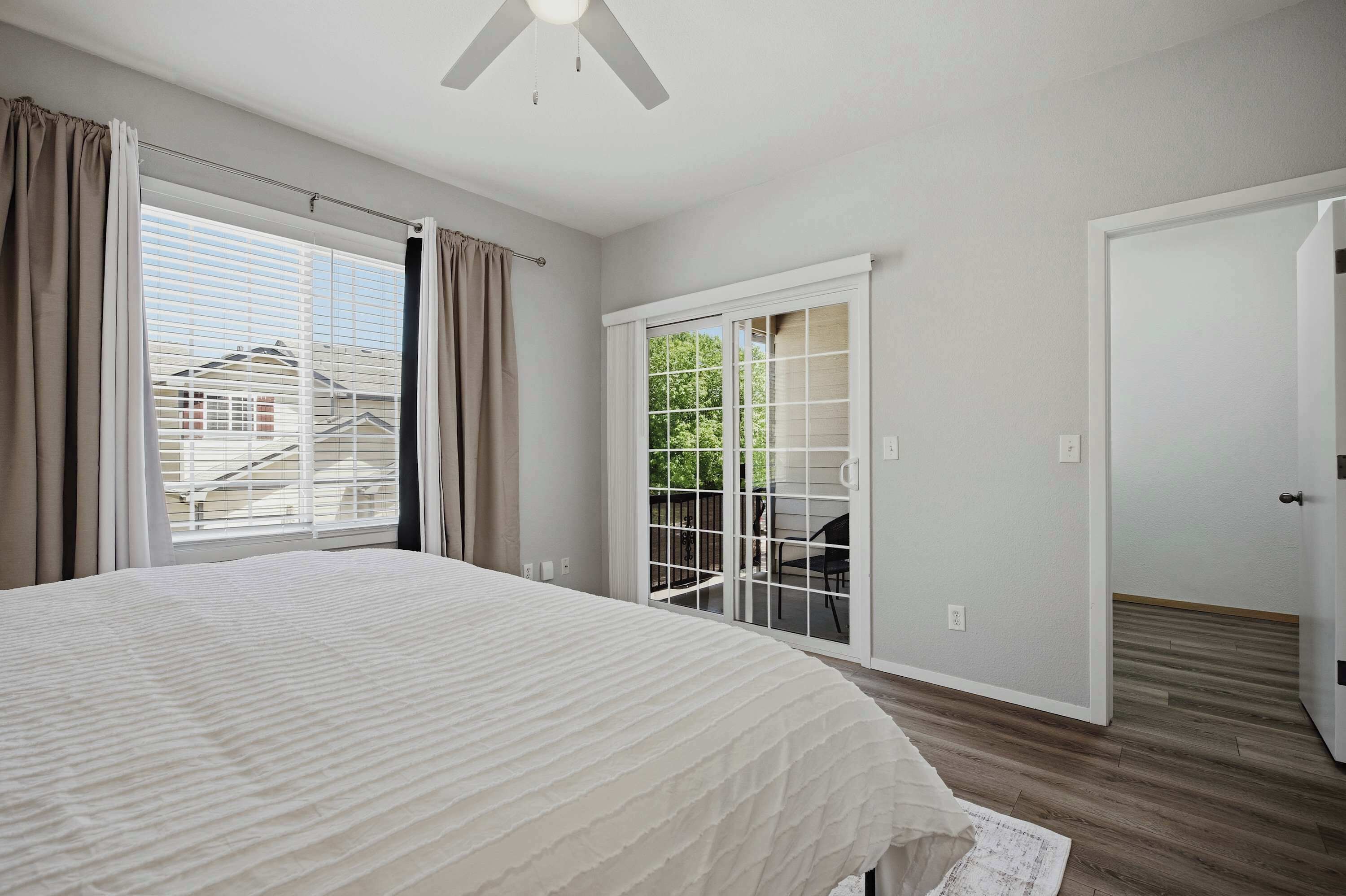 Iron/ironing board, travel crib, WiFi, bed sheets