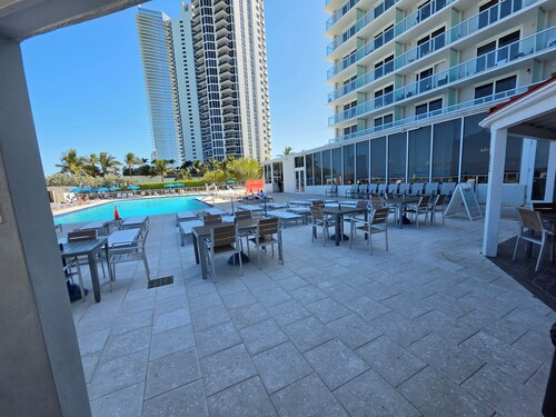 Beautiful Oceanfront Studio in Marco Polo Sunny Isles Beach