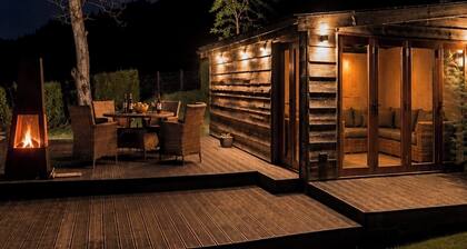 Romantic Luxury Forest Hideaway with Four Poster Bed & Woodland Walks